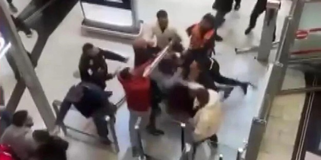 PKK'lı teröristler Fransa'da havalimanında olay çıkardı