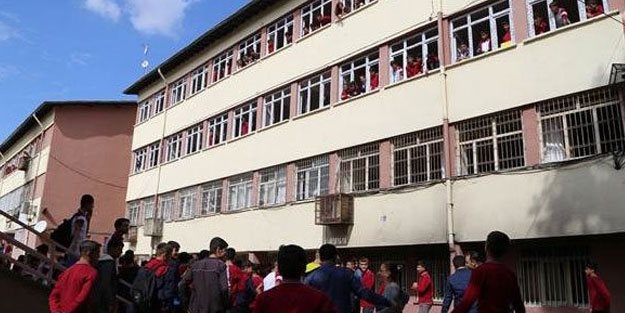 PKK'lı teröristler okulu bombaladı!