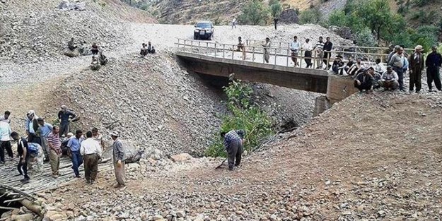 PKK'lı teröristler vatandaşın yaptığı köprüye saldırdı