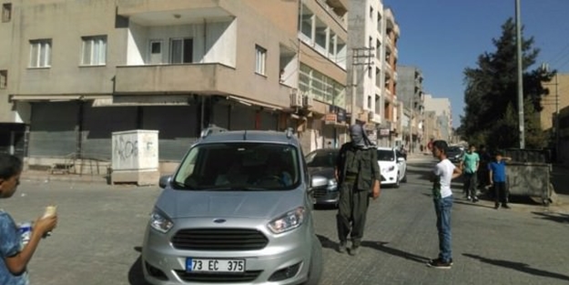 PKK'lılar yol kesip kimlik kontrolü yaptı!