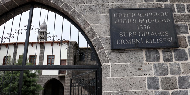 PKK'lı teröristlerce tahrip edilen iki kilisenin restorasyonu tamamlandı