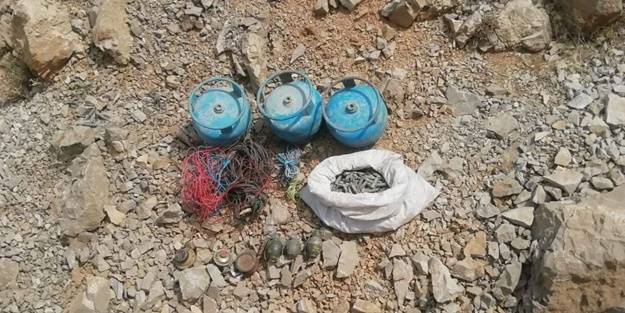 PKK'lı teröristlere ait mühimmat ve malzemeler ele geçirildi