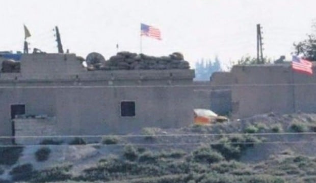 PKK'lılar Amerika bayrağı astı, Araplar çekiliyor