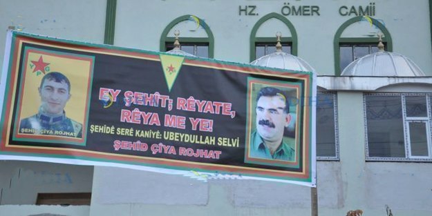 PKK'lılar Hz. Ömer Camisi'ne Öcalan resmi astı!