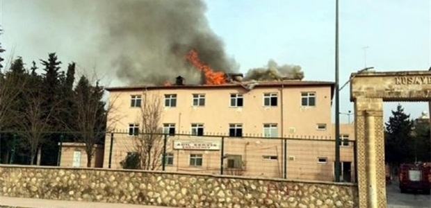 PKK'lılar hastane binasını ateşe verdi
