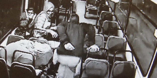 PKK'lılar otobüse ateş açıp molotof attı