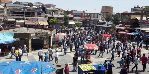 Camide Provokasyon yapan PKK'lı dövülerek atıldı