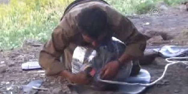 Patlayıcı döşerken asker geldi