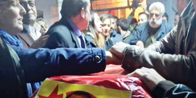 PKK’lıların cenazesine katılan Sezgin Tanrıkulu, Türk yargısını karalıyor