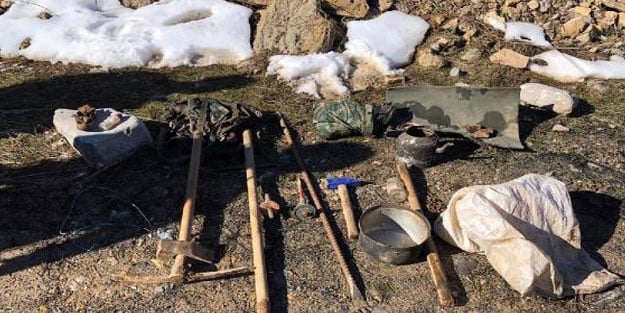 PKK'lıların kayalıklara gizlediği malzemeler imha edildi