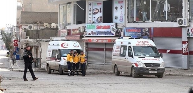PKK'nın engellediği ambulanslar hala bekliyor