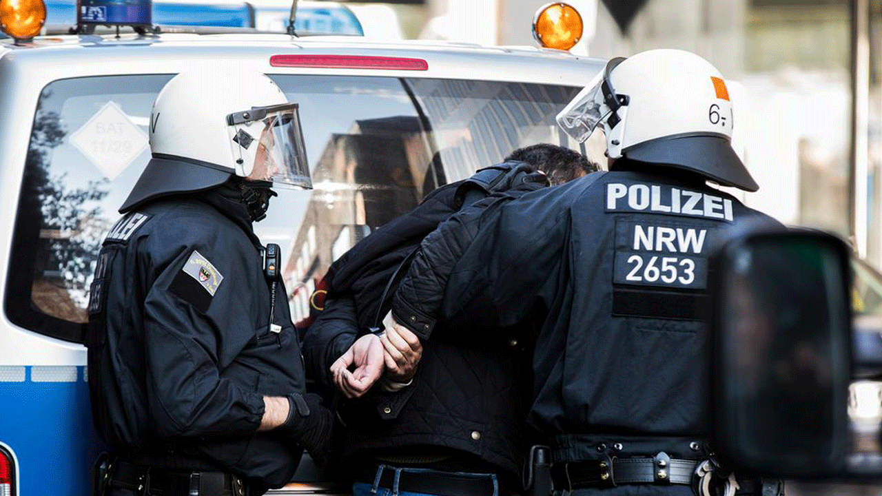 PKK'nın kasasına yüzlerce polisle baskın: Büyük miktarda paraya el konuldu