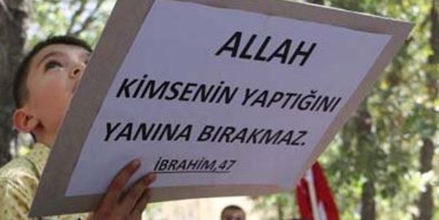 PKK'nın katlettiği babasının cenazesinde bu pankartı taşıdı