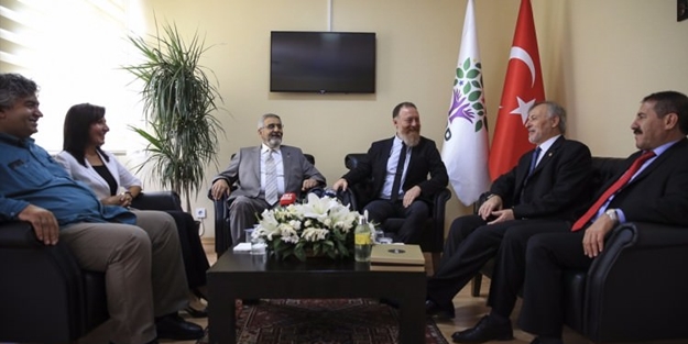 PKK'nın siyasi temsilcisi HDP'ye şaşırtan ziyaret!
