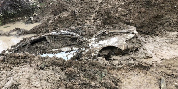 PKK'nın toprağa gömdüğü otomobil bulundu