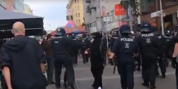 PKK'ya müdahale edemeyen Avusturya polisinden başörtülü genç kıza skandal taciz!