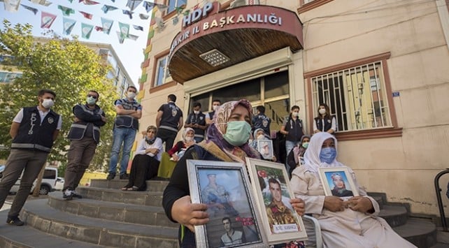 PKK’yı kucaklayan Avrupa acılı annelere kör