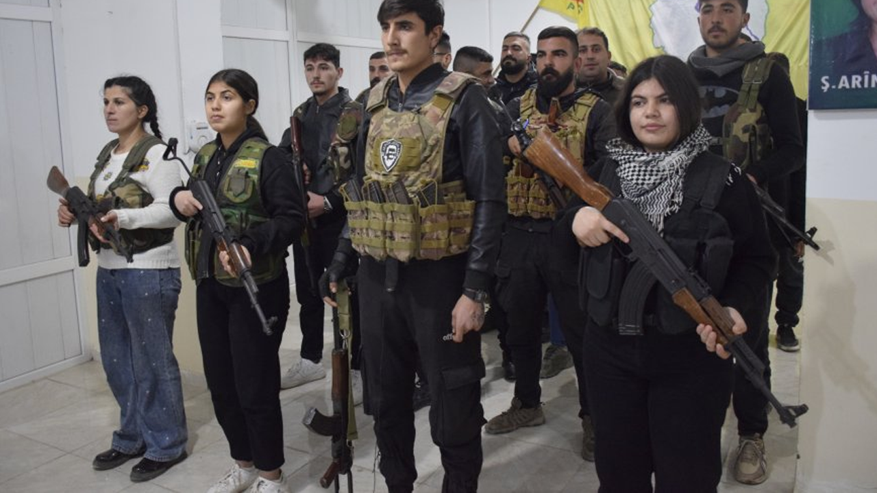 PKK/YPG şaşırtmadı: Çocuk taburu kurduklarını duyurdular!