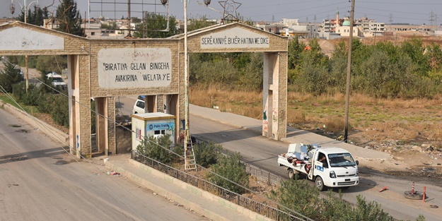PKK/YPG'li teröristler Rasulayn'dan ambulanslar ve sivil araçlarla kaçıyor