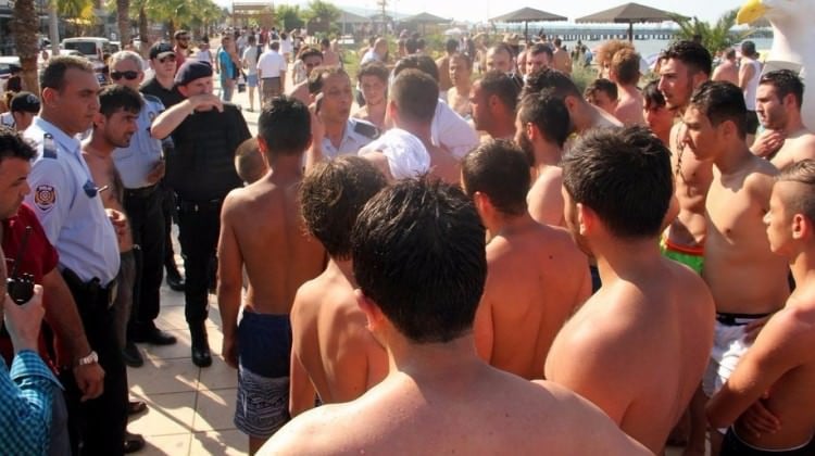Plajda linç girişimi! Polis devreye girdi