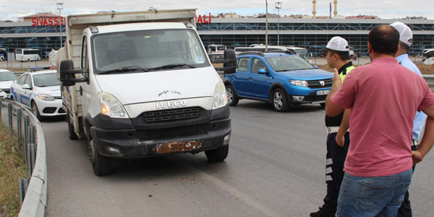Plakaları çamurla kapatan sürücüye görülmemiş ceza!