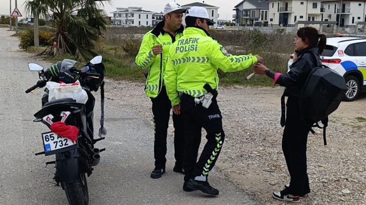 Plakasını şal ile kapatan ehliyetsiz kadına sağlam ceza