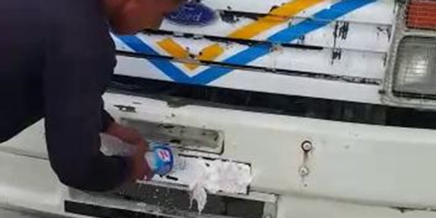 Kurnaz sürücü yakayı böyle ele verdi
