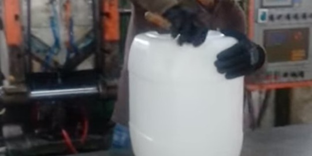 Plastik işçilerini bekleyen tehlike