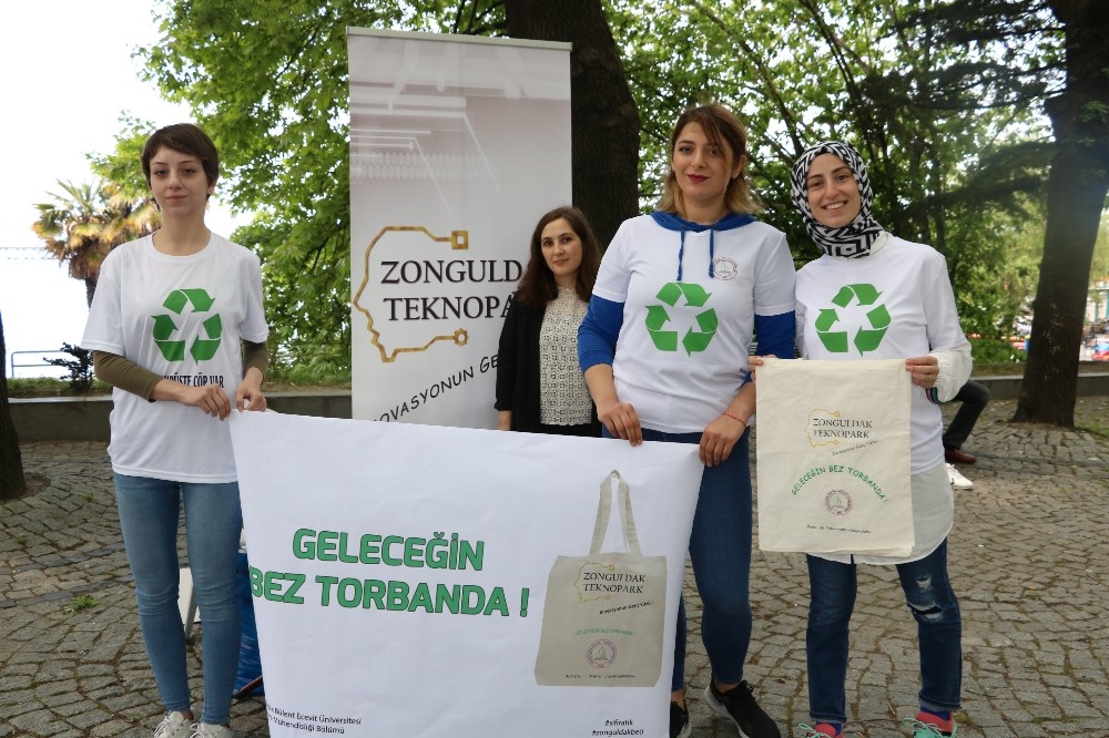 Plastik poşet karşılığında bez torba verdiler 