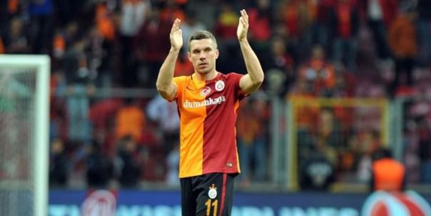 Podolski direkleri dövdü