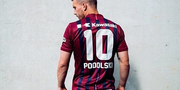 Podolski, Vissel Kobe formasını giydi