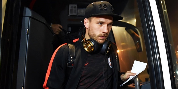 Podolski'den açıklama: Bu ülkeden...