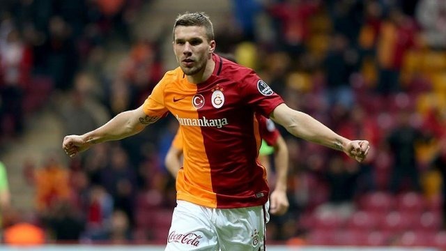 Podolski'den Riekerink'e mesaj: Önde oynamalıyım