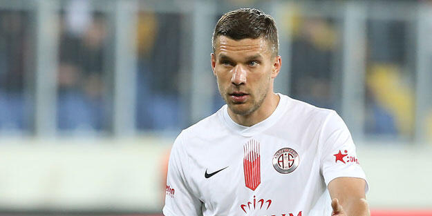 Podolski'den Türk futboluna ilginç benzetme: Komedi şov programı gibi