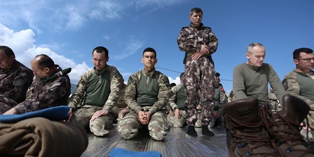 PÖH ve JÖH birlikte namaz kıldı