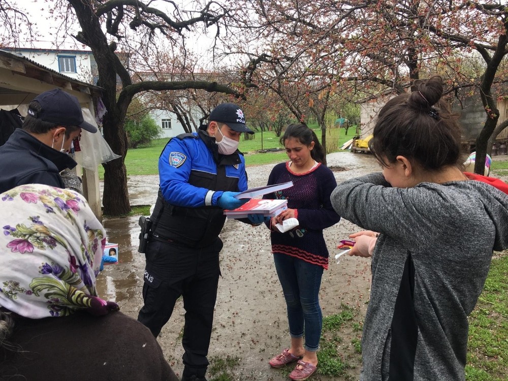 Polis amcalarından çocuklara 23 Nisan hediyesi 