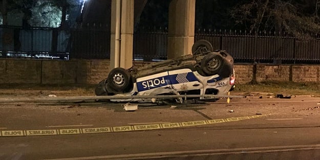 Polis aracı devrildi: Yaralılar var