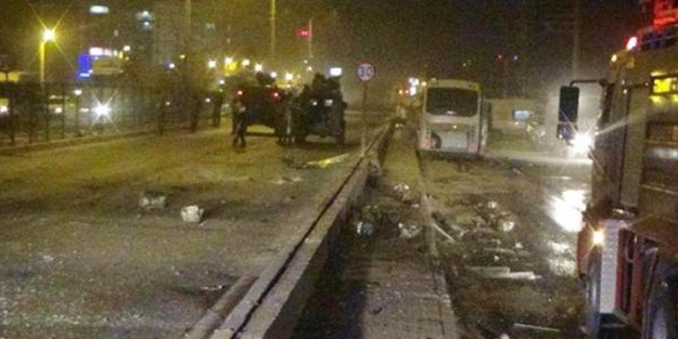 Polis aracına bombalı saldırdı: Çok sayıda yaralı var