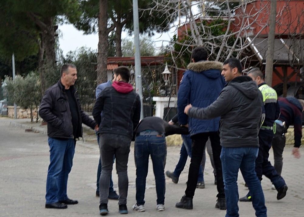 Polis aracına çarpan şüpheliler kıskıvrak yakalandı 