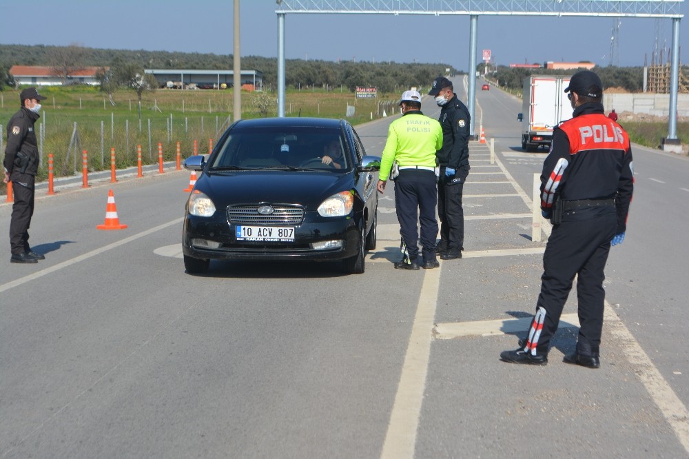 Polis, Ayvalık’a giriş çıkışa izin vermiyor 