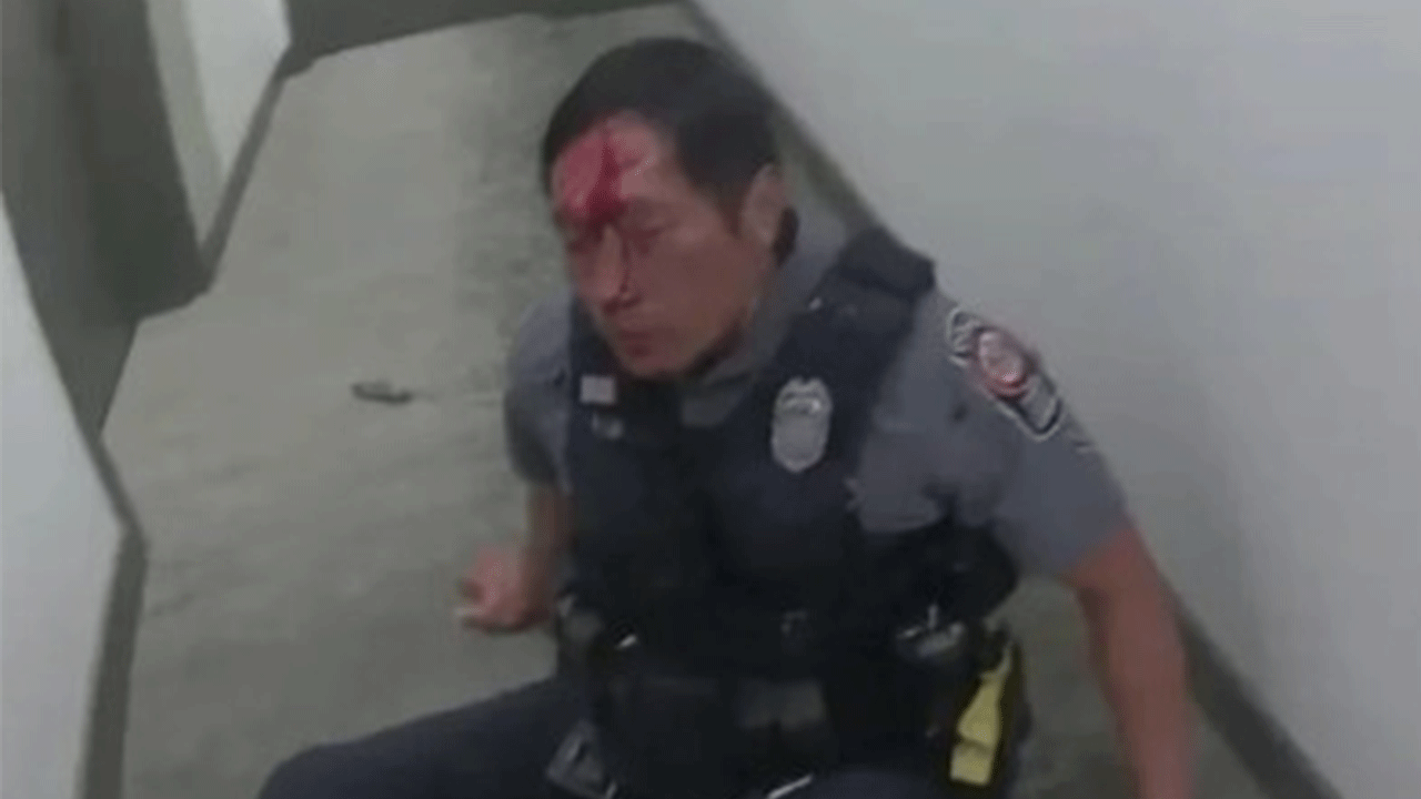 Polis bıçaklı saldırganı öldürdü! Kurşun yağdırdı!