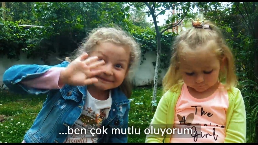 Polis çocuklarından neşelendiren Babalar Günü klibi 