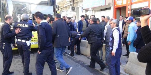Polis denetimi artırdı, esnaf kızdı! Bariyerle yol kapattılar