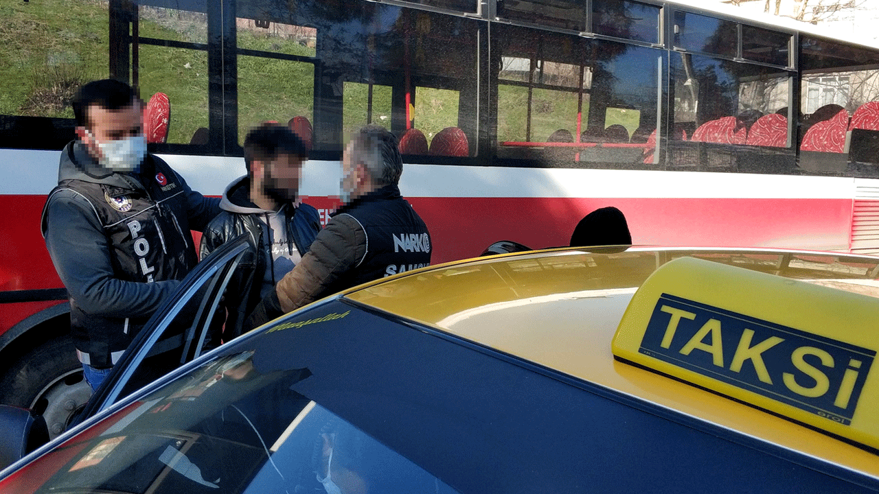 Polis durdurunca fark etti! Senin gibi Taksici olmaz olsun