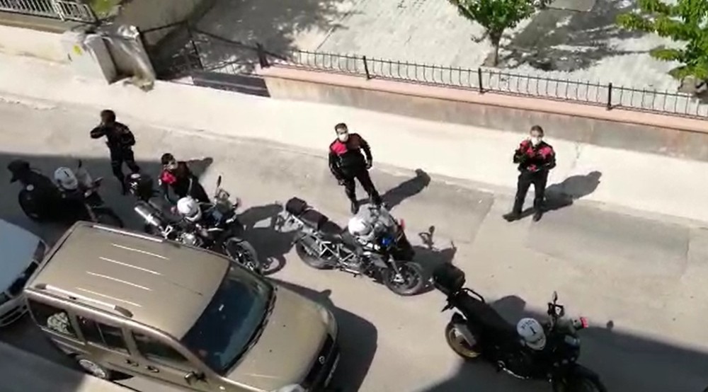 Polis ekipleri ihbar için gittikleri mahallede sürprizle karşılaştı 