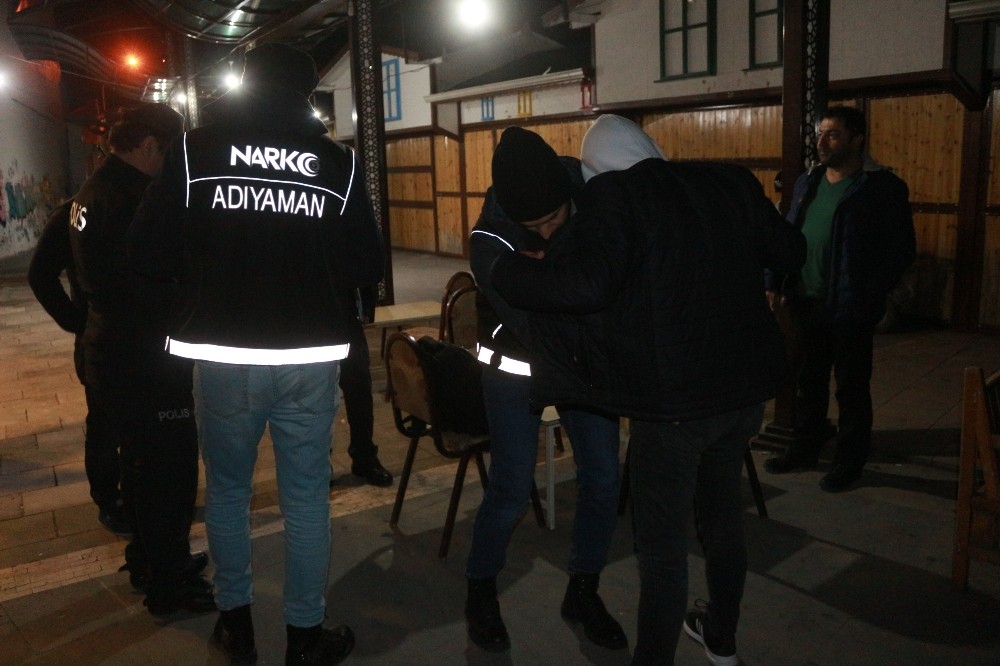 Polis ekipleri, sanat sokağında adeta kuş uçurtmuyor 