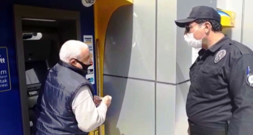 Polis ekipleri vatandaşların yardımına koşuyor 