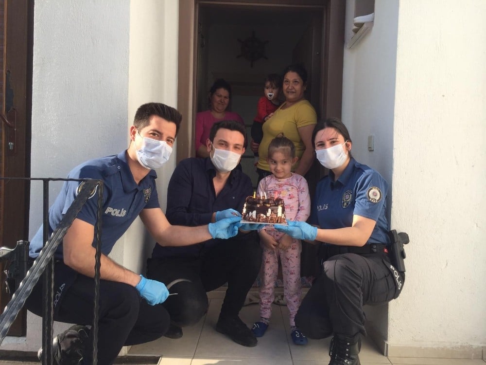 Polis ekiplerinden 5 yaşındaki minik Aysima’ya sürpriz doğum günü 