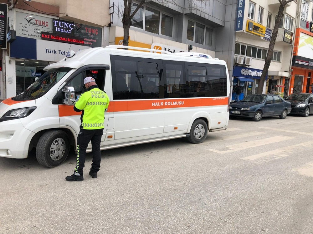 Polis ekiplerinden otobüslere Korona virüs denetimi 