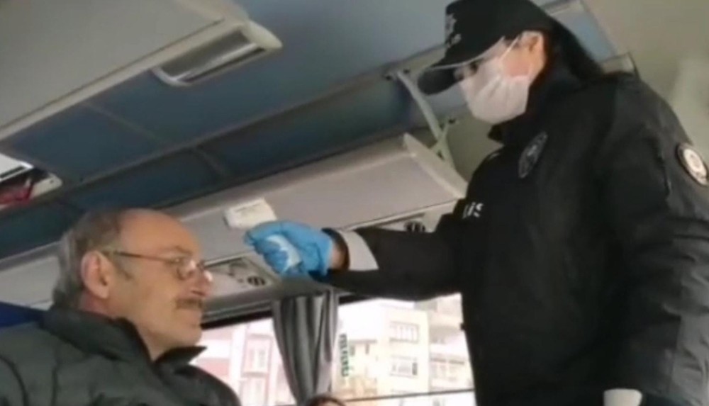 Polis ekiplerinden otobüslere korona virüs denetimi 